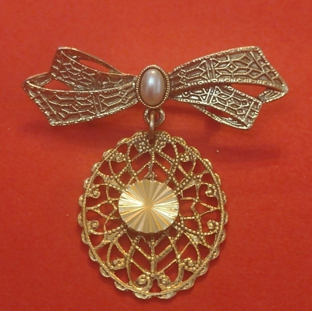 Vintage Women's bow stone brooch pin